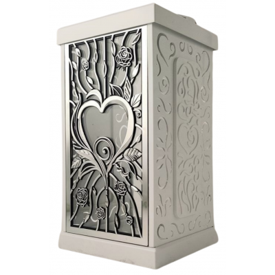 FERMO kaplnková sviečka veľká prelamovaná ruža-srdce biela/strieborná 30 cm