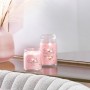 Vonná sviečka Yankee Candle Pink Sands stredná 368 g